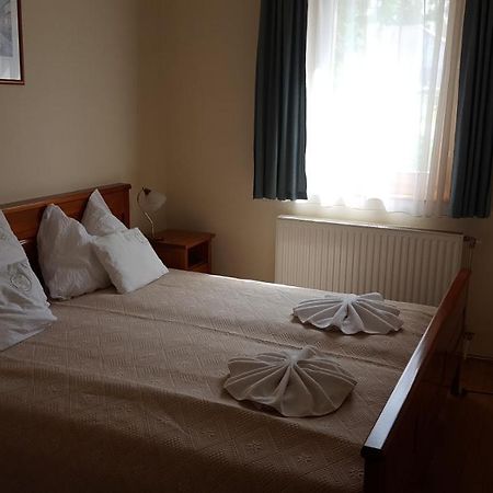 Laetitia Panzio Bed & Breakfast Kaposvar Exterior photo