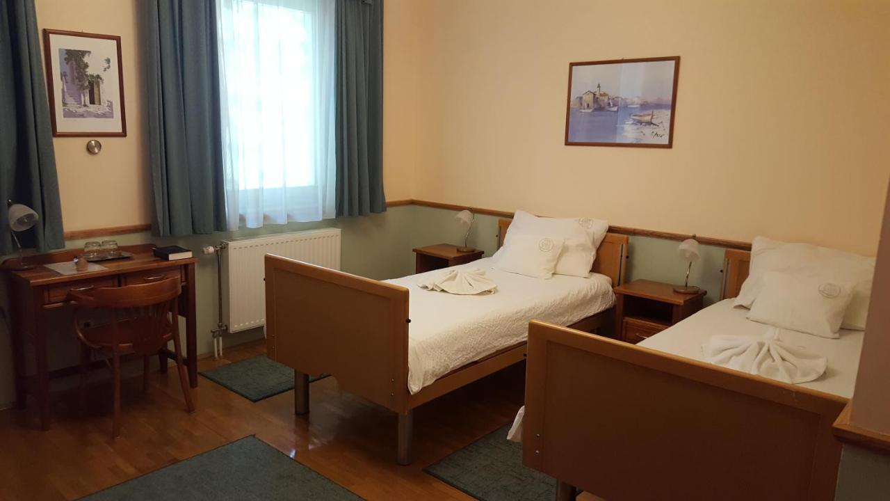 Laetitia Panzio Bed & Breakfast Kaposvar Exterior photo