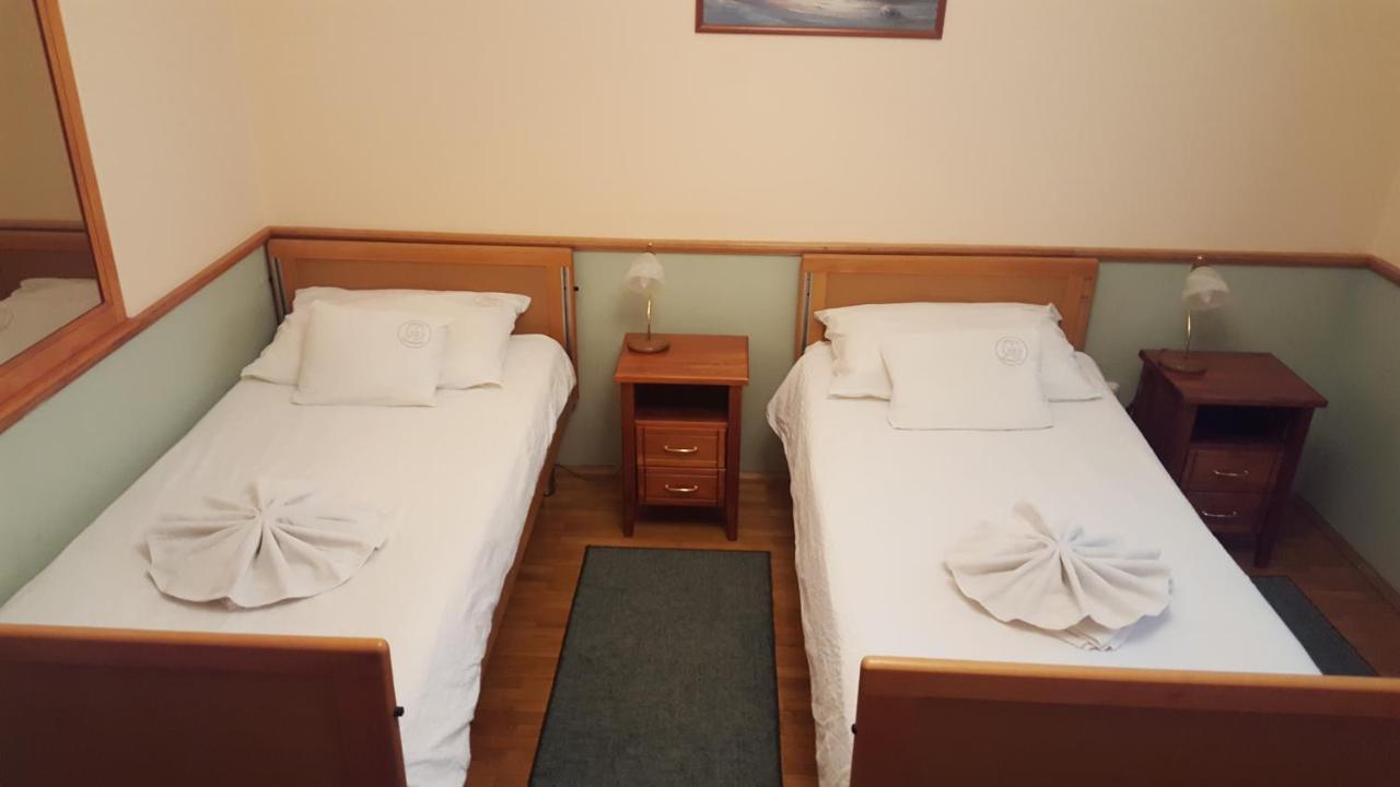 Laetitia Panzio Bed & Breakfast Kaposvar Exterior photo
