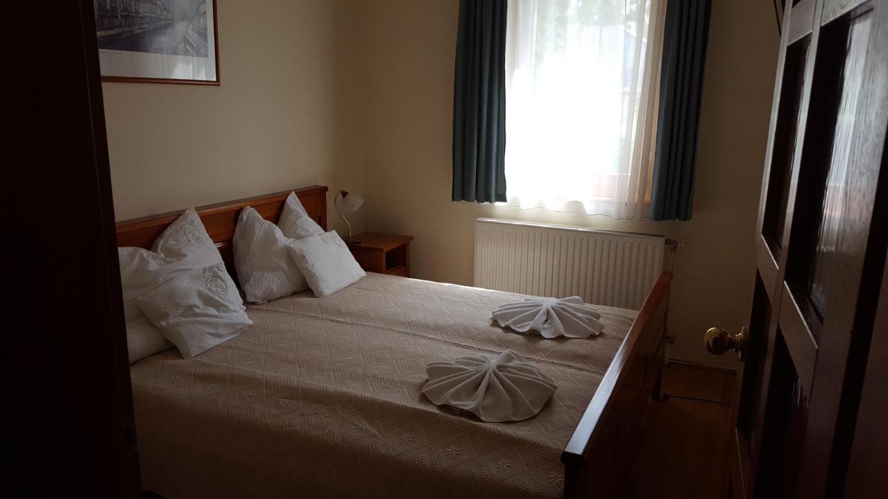 Laetitia Panzio Bed & Breakfast Kaposvar Exterior photo