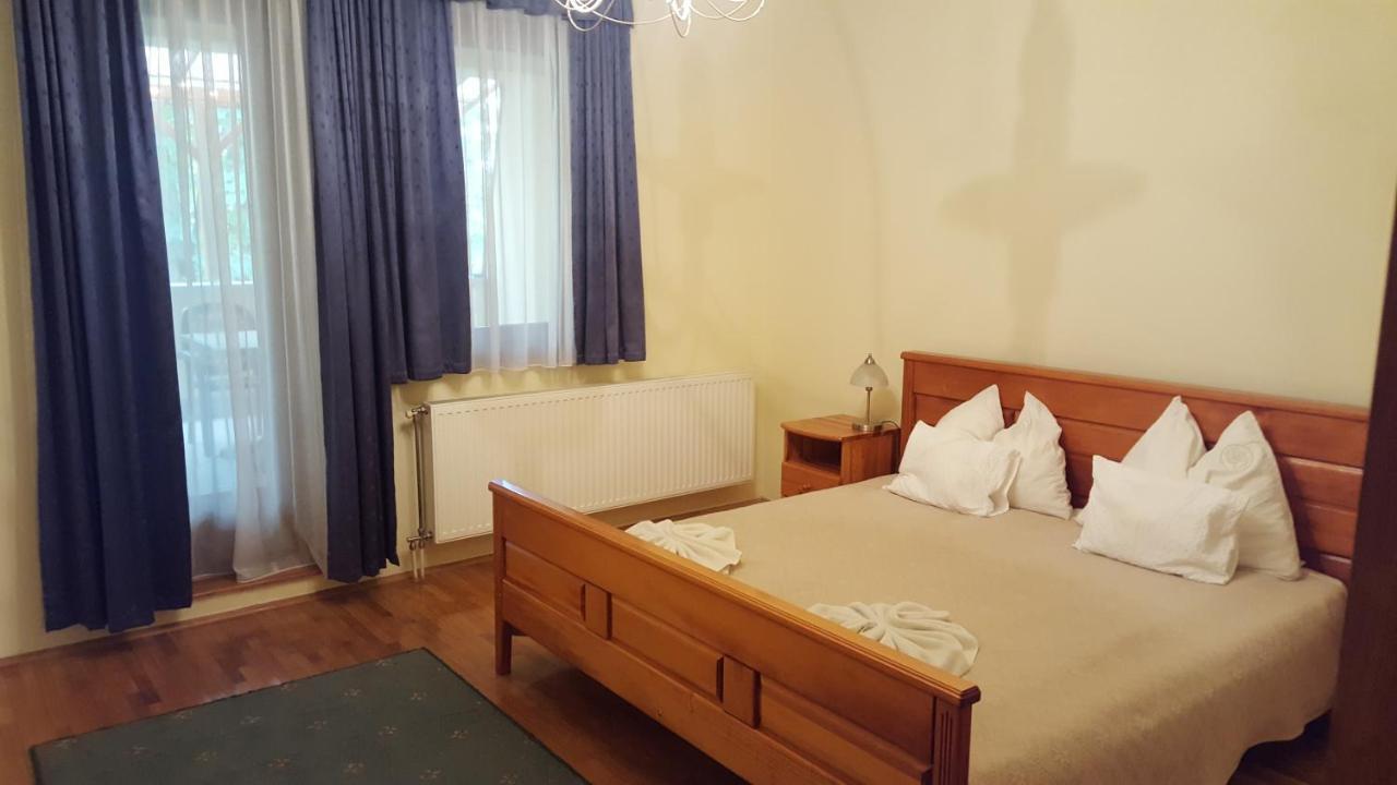 Laetitia Panzio Bed & Breakfast Kaposvar Exterior photo
